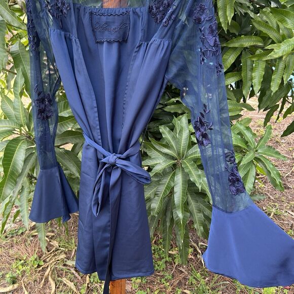 Robed with Love Hildy Robe Blue Floral Embroidered Bridesmaid Bell Sleeves Small - Picture 3 of 9